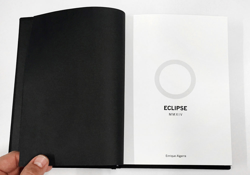 Enrique Algarra. 'Eclipse'. Libro de fotografía. Foto: Estudio Paco Mora ©