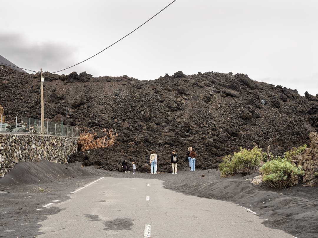 La cuatro estaciones del volcán Tajogaite en ochenta y cinco vistas. Eduardo Nave. Estudio Paco Mora.